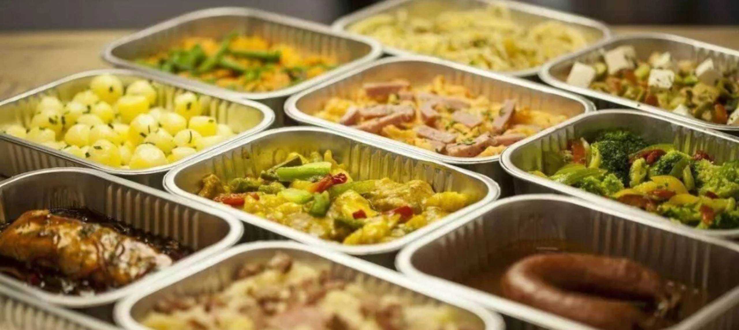 預(yù)制菜包裝機(jī)的優(yōu)點(diǎn)：高效、衛(wèi)生和一致性