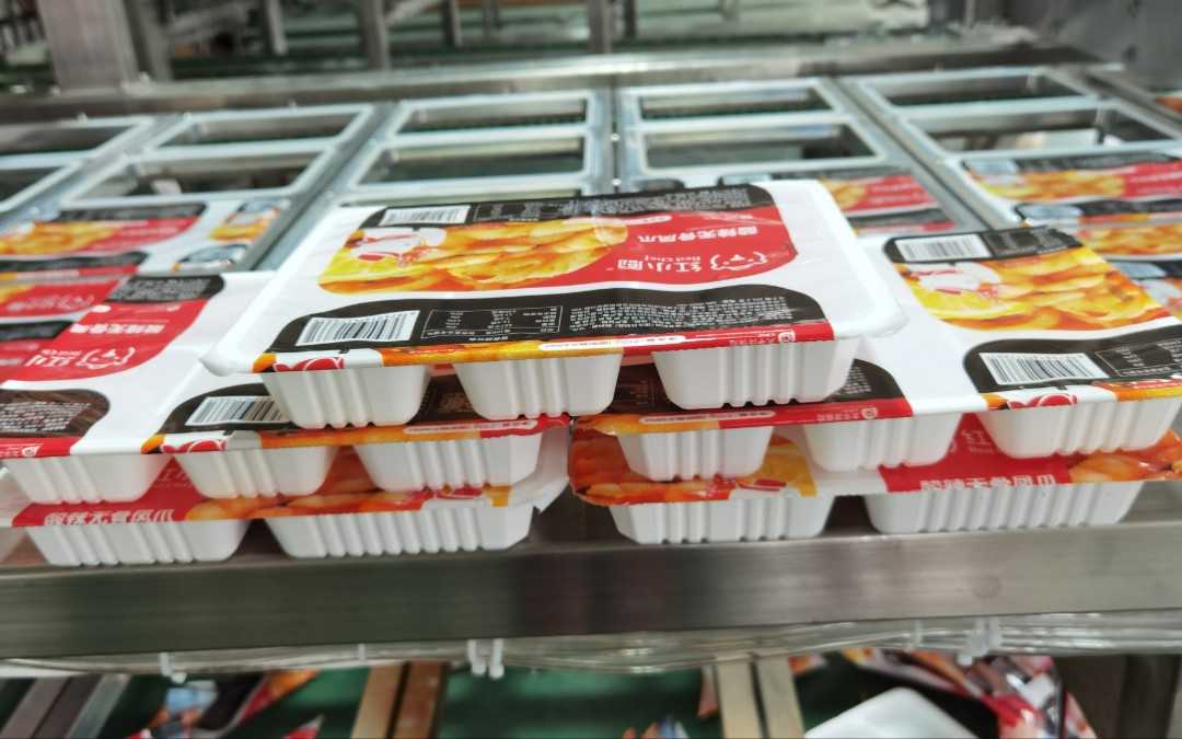 引領(lǐng)快餐新風尚，呂工機械盒飯封口包裝機——效率與品質(zhì)的雙重飛躍