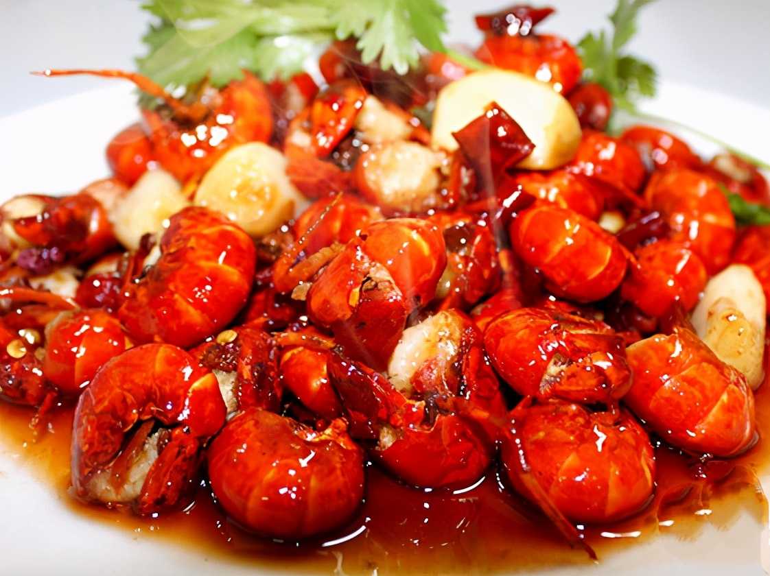 全自動(dòng)鋁箔盒龍蝦尾包裝機(jī)：鎖住鮮美，便捷生活新篇章