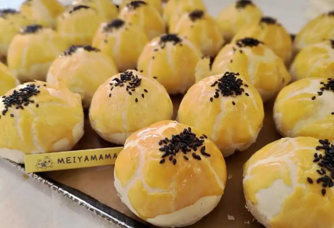 蛋黃酥月餅包裝機(jī)——傳統(tǒng)美味的現(xiàn)代封裝，守護(hù)經(jīng)典，傳遞心意