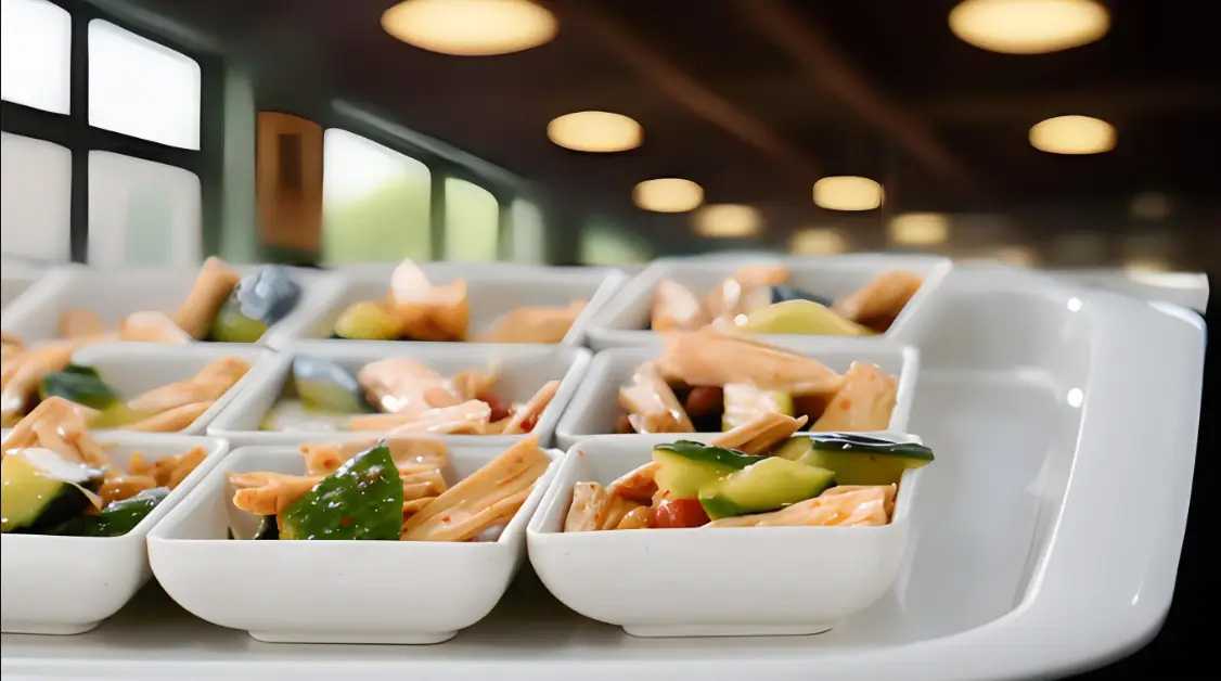 鋁箔盒包裝機：讓預(yù)制菜工廠效率提升50%的秘訣