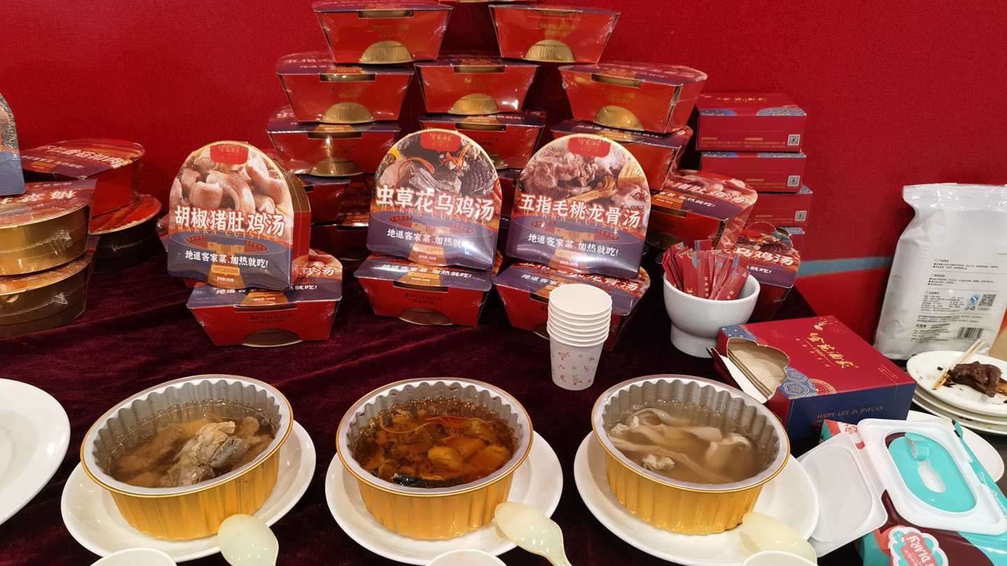 全自動泡椒牛肉盒裝包裝生產(chǎn)線：高效保鮮，賦能食品工業(yè)量產(chǎn)