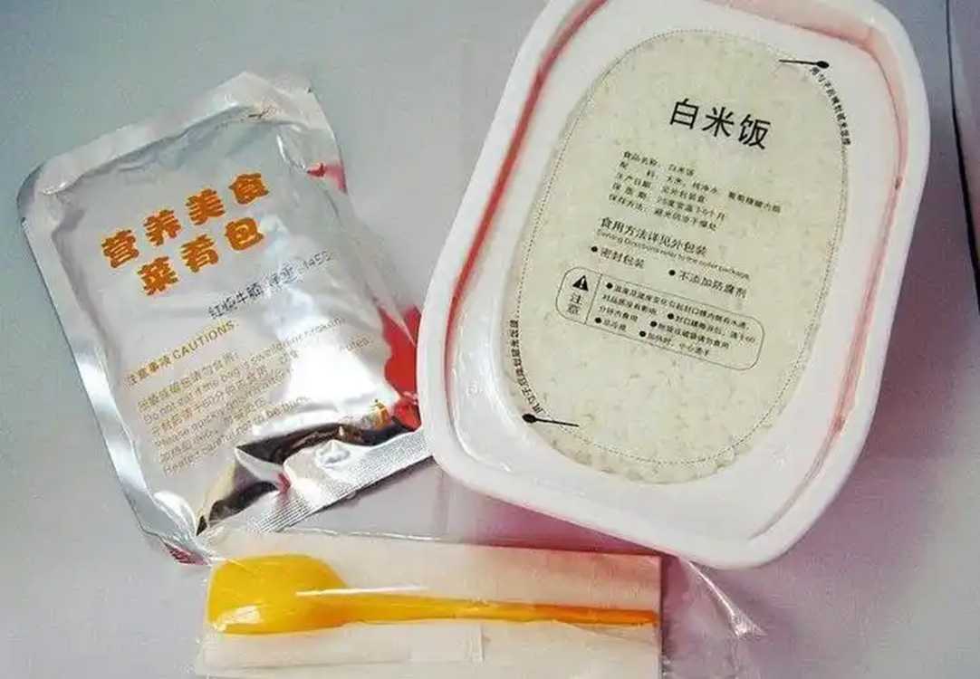 日產(chǎn)10萬份！呂工機械自動米飯包裝機：灌裝封口殺菌三合一，產(chǎn)能翻倍