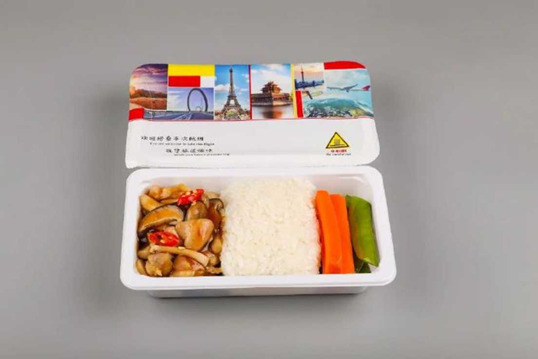 專(zhuān)業(yè)定制：呂工機(jī)械航空餐盒封口機(jī)，賦能中央廚房自動(dòng)化升級(jí)