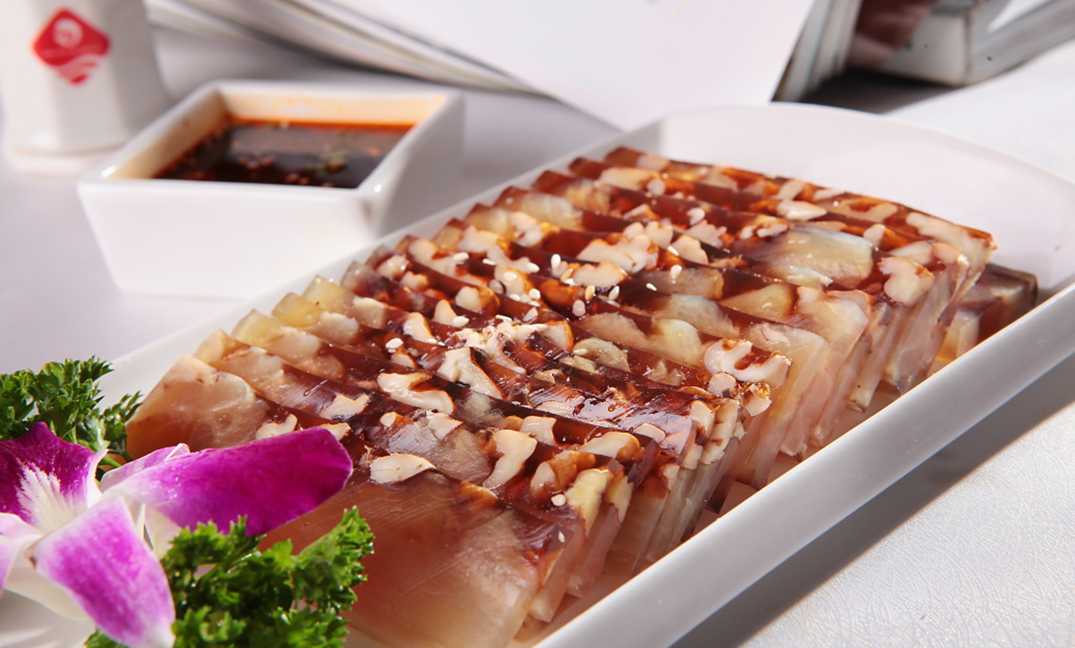 呂工機(jī)械皮凍灌裝生產(chǎn)線 助力傳統(tǒng)美食規(guī)?；慨a(chǎn)