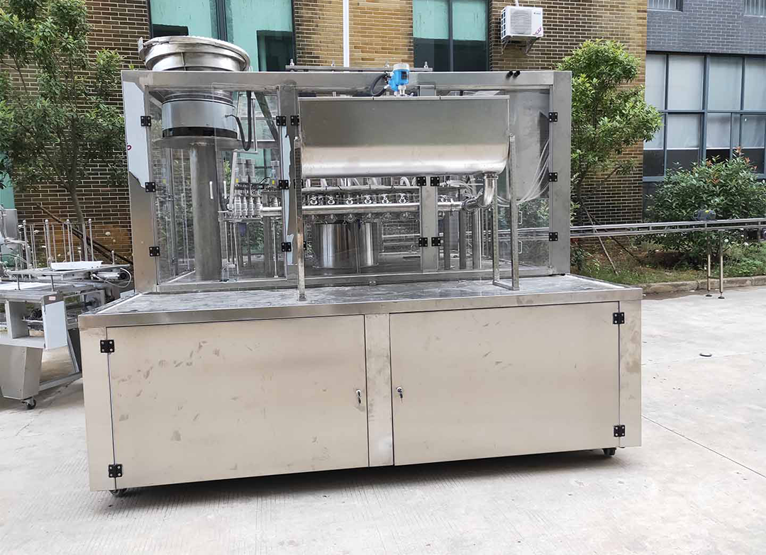 LG-900 斜嘴袋灌裝旋蓋機_.png